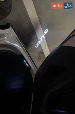 Внедорожник / Кроссовер Audi e-tron 2021 в 