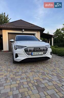 Внедорожник / Кроссовер Audi e-tron 2019 в 