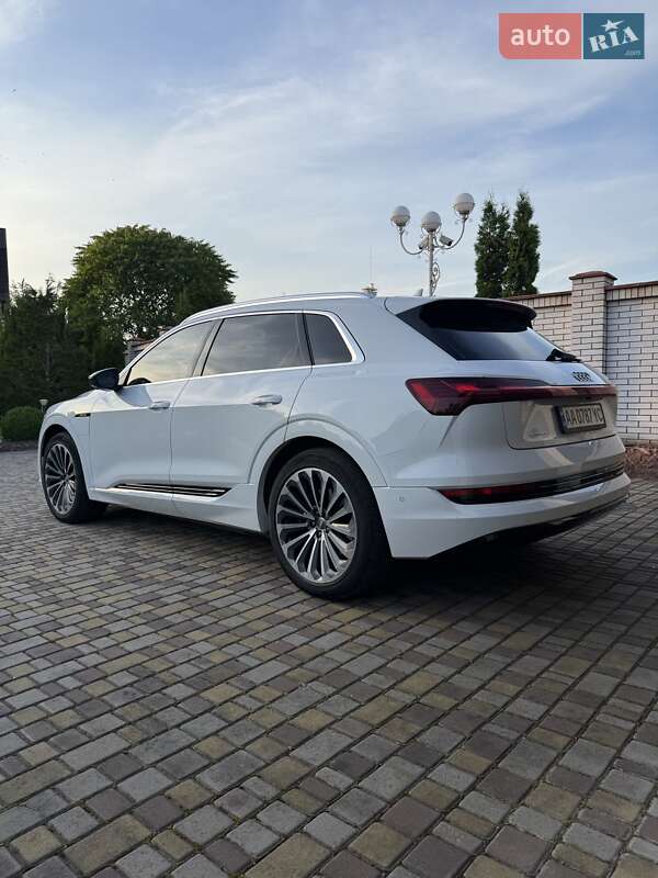 Внедорожник / Кроссовер Audi e-tron 2019 в Киеве