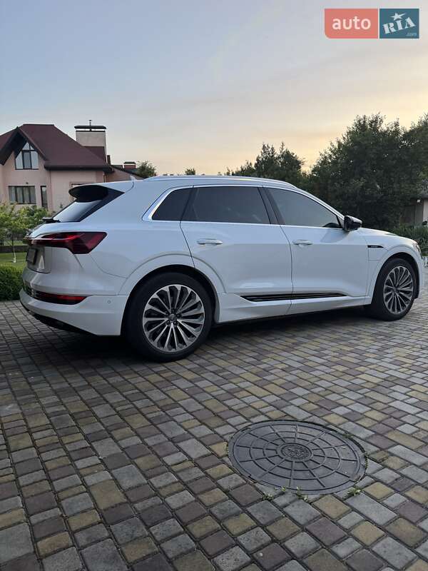 Внедорожник / Кроссовер Audi e-tron 2019 в Киеве