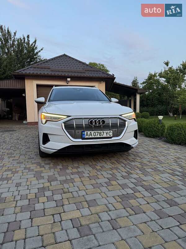 Внедорожник / Кроссовер Audi e-tron 2019 в Киеве
