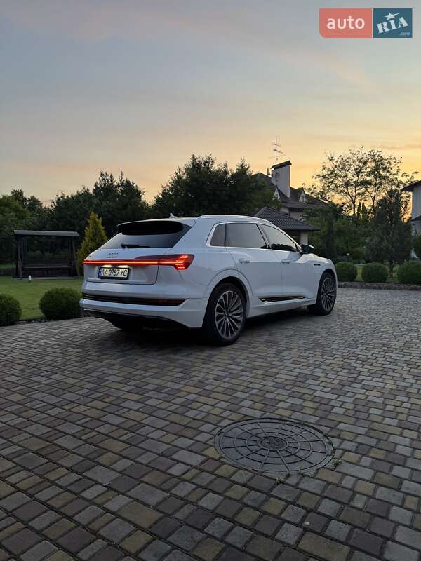 Внедорожник / Кроссовер Audi e-tron 2019 в Киеве