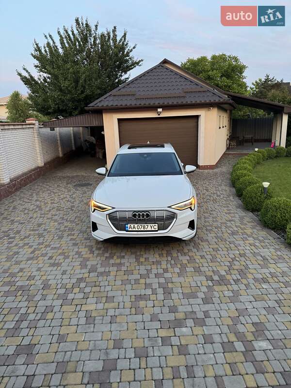 Внедорожник / Кроссовер Audi e-tron 2019 в Киеве