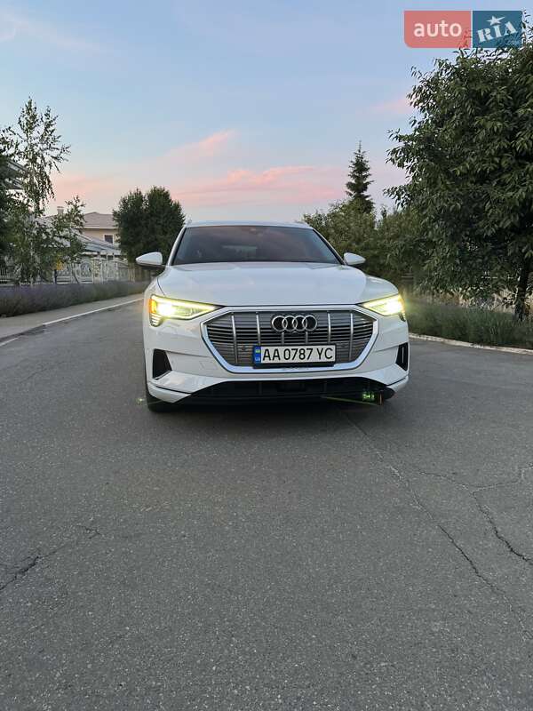 Внедорожник / Кроссовер Audi e-tron 2019 в Киеве