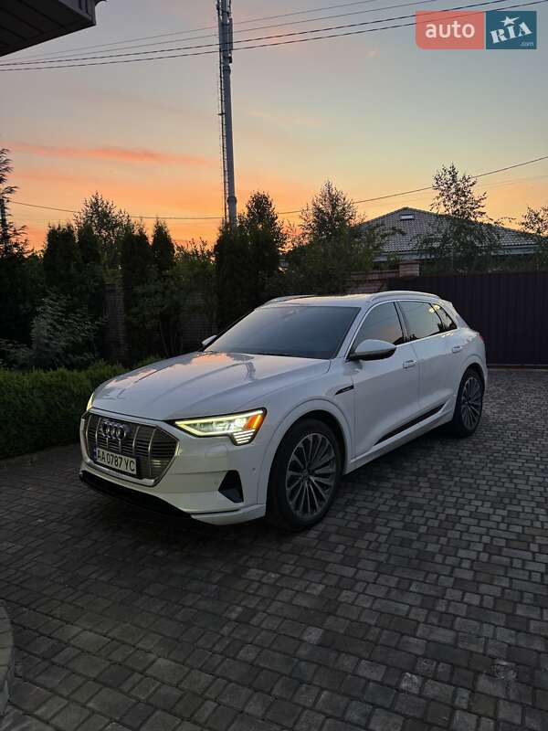 Внедорожник / Кроссовер Audi e-tron 2019 в Киеве