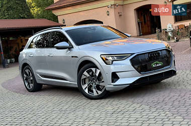 Внедорожник / Кроссовер Audi e-tron 2022 в 