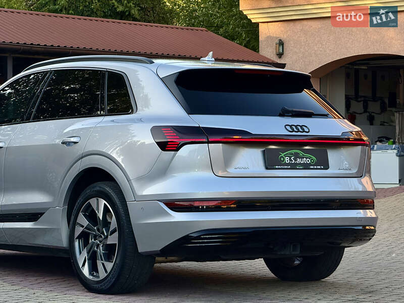 Позашляховик / Кросовер Audi e-tron 2022 в Мукачевому