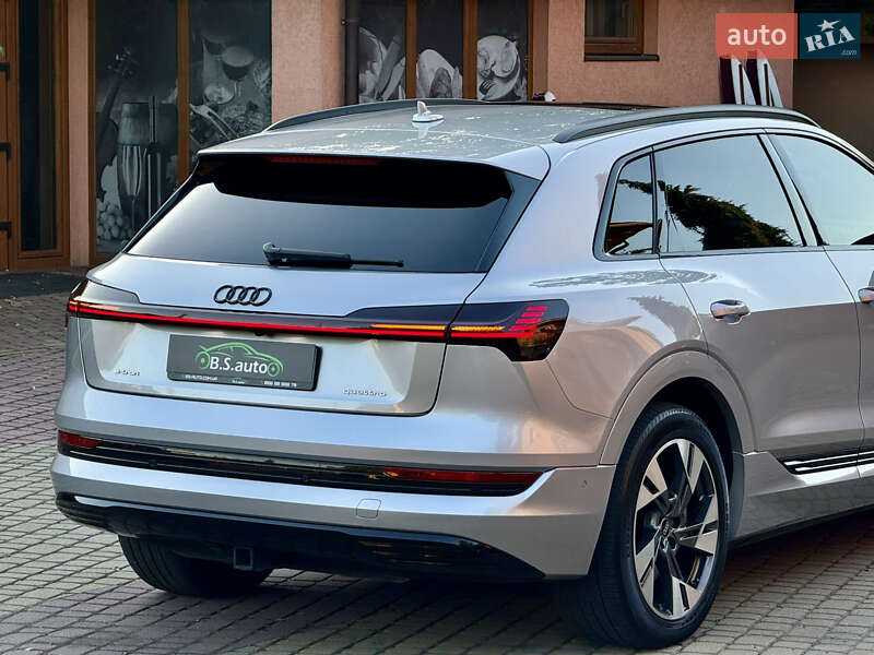 Позашляховик / Кросовер Audi e-tron 2022 в Мукачевому