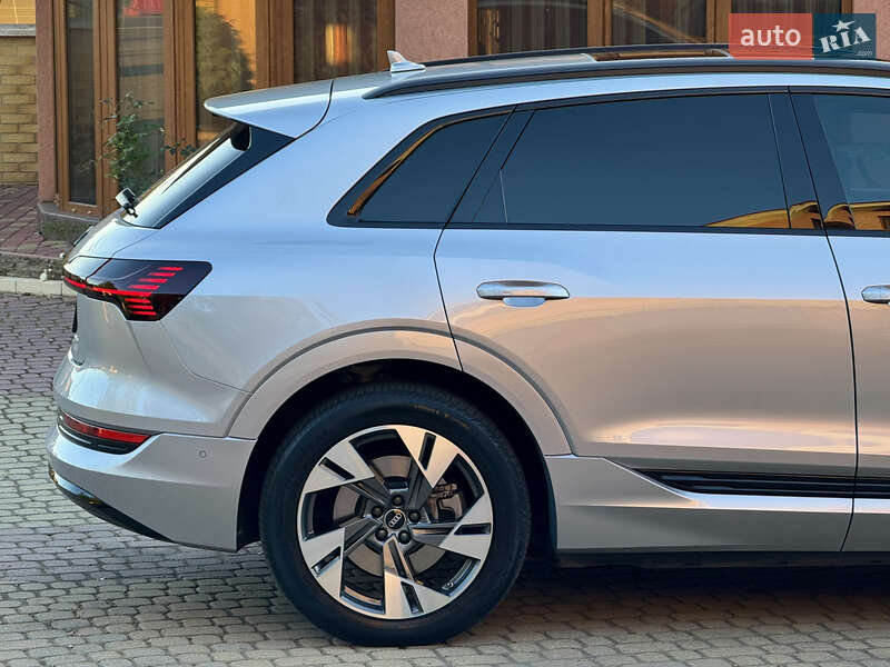 Позашляховик / Кросовер Audi e-tron 2022 в Мукачевому