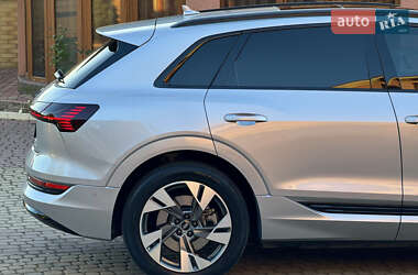 Внедорожник / Кроссовер Audi e-tron 2022 в 