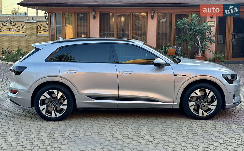 Позашляховик / Кросовер Audi e-tron 2022 в Мукачевому