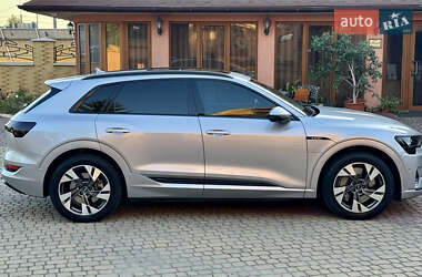 Внедорожник / Кроссовер Audi e-tron 2022 в 