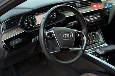 Внедорожник / Кроссовер Audi e-tron 2022 в 