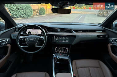 Внедорожник / Кроссовер Audi e-tron 2022 в 
