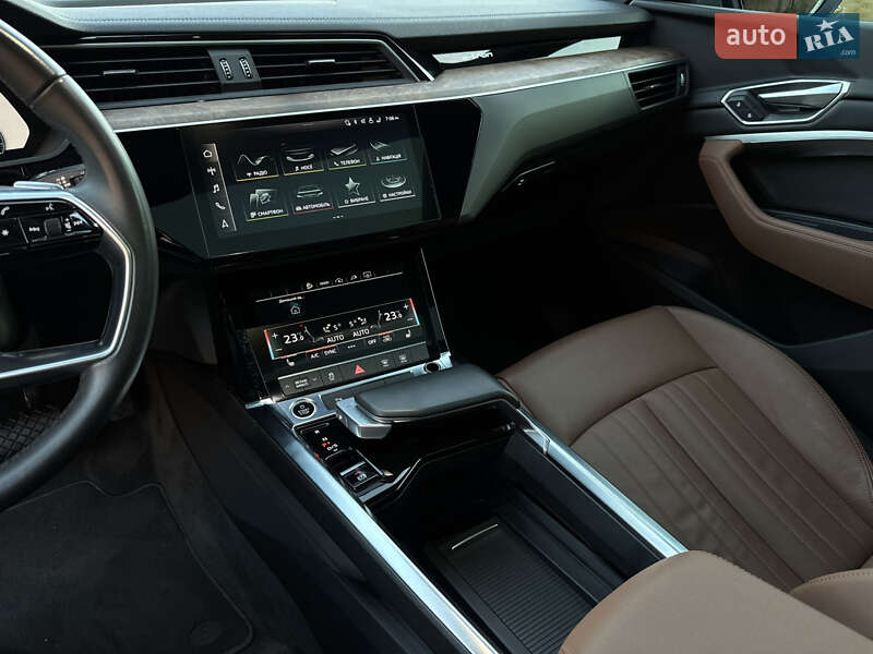 Позашляховик / Кросовер Audi e-tron 2022 в Мукачевому