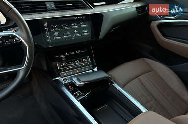 Внедорожник / Кроссовер Audi e-tron 2022 в 