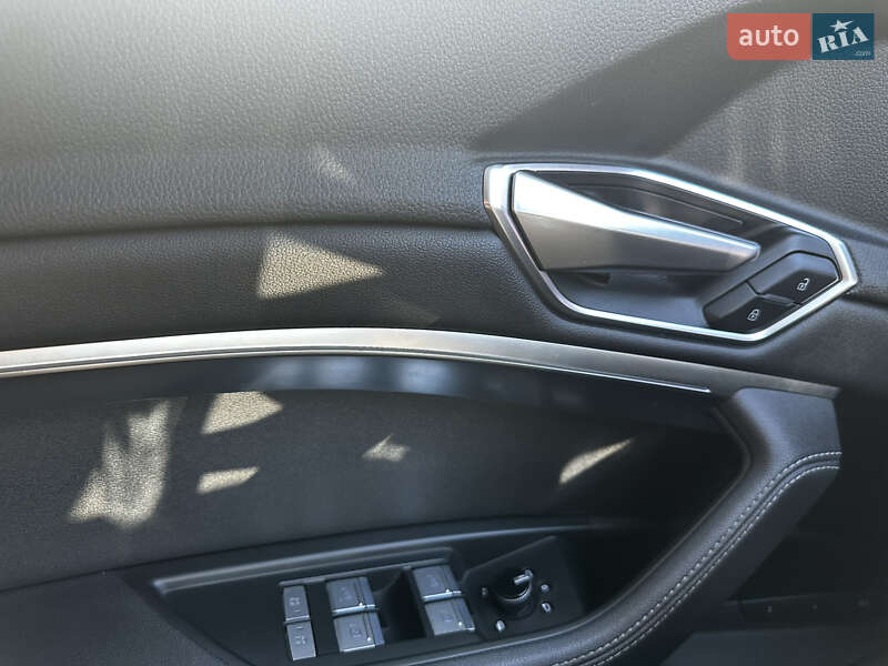Внедорожник / Кроссовер Audi e-tron 2022 в Золочеве