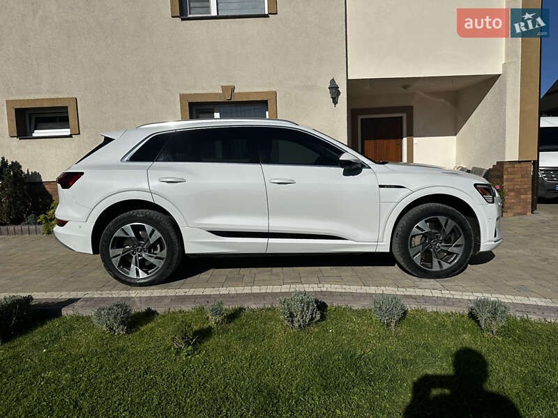 Внедорожник / Кроссовер Audi e-tron 2022 в Золочеве