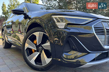 Внедорожник / Кроссовер Audi e-tron 2020 в 