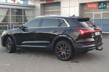 Позашляховик / Кросовер Audi e-tron 2020 в 