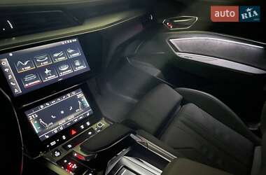 Внедорожник / Кроссовер Audi e-tron 2021 в 