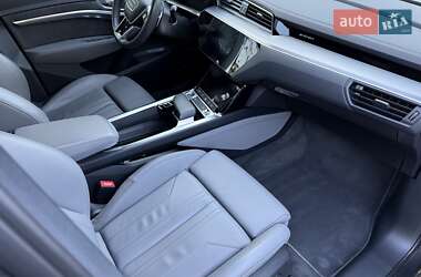 Внедорожник / Кроссовер Audi e-tron 2021 в 