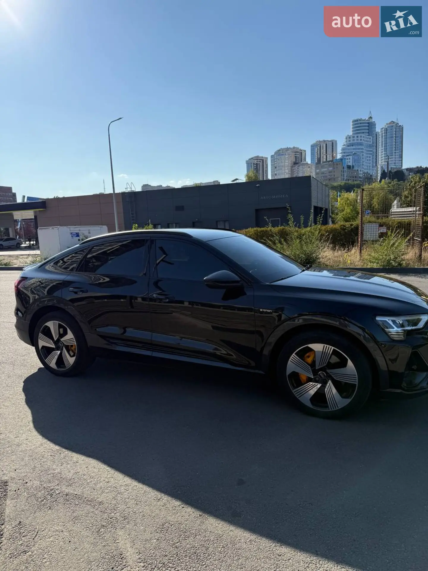 Audi e-tron 2020 VIN WAUZZZGE1LB033856 фото оголошення 3 з 21