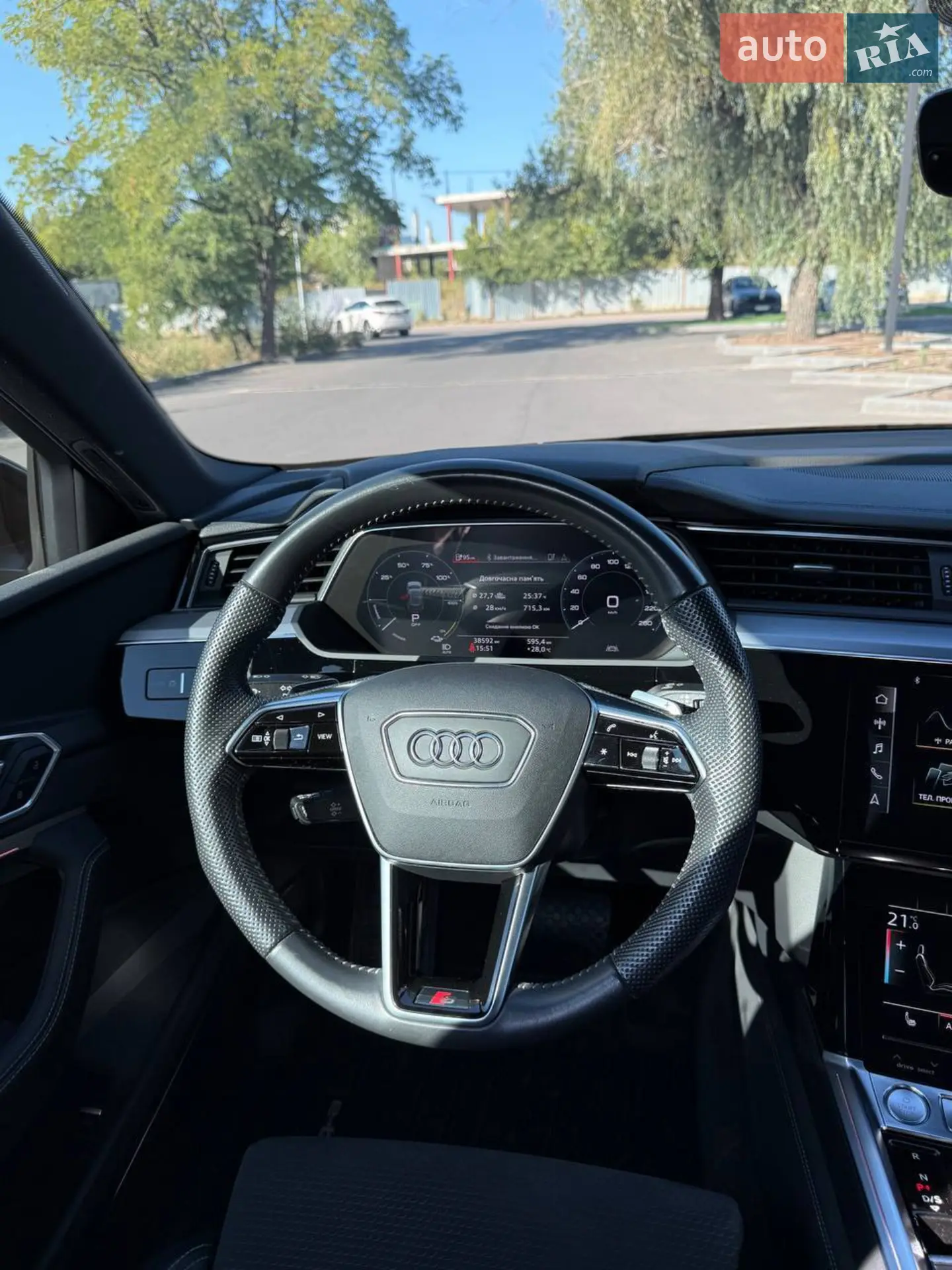 Audi e-tron 2020 VIN WAUZZZGE1LB033856 фото оголошення 2 з 21