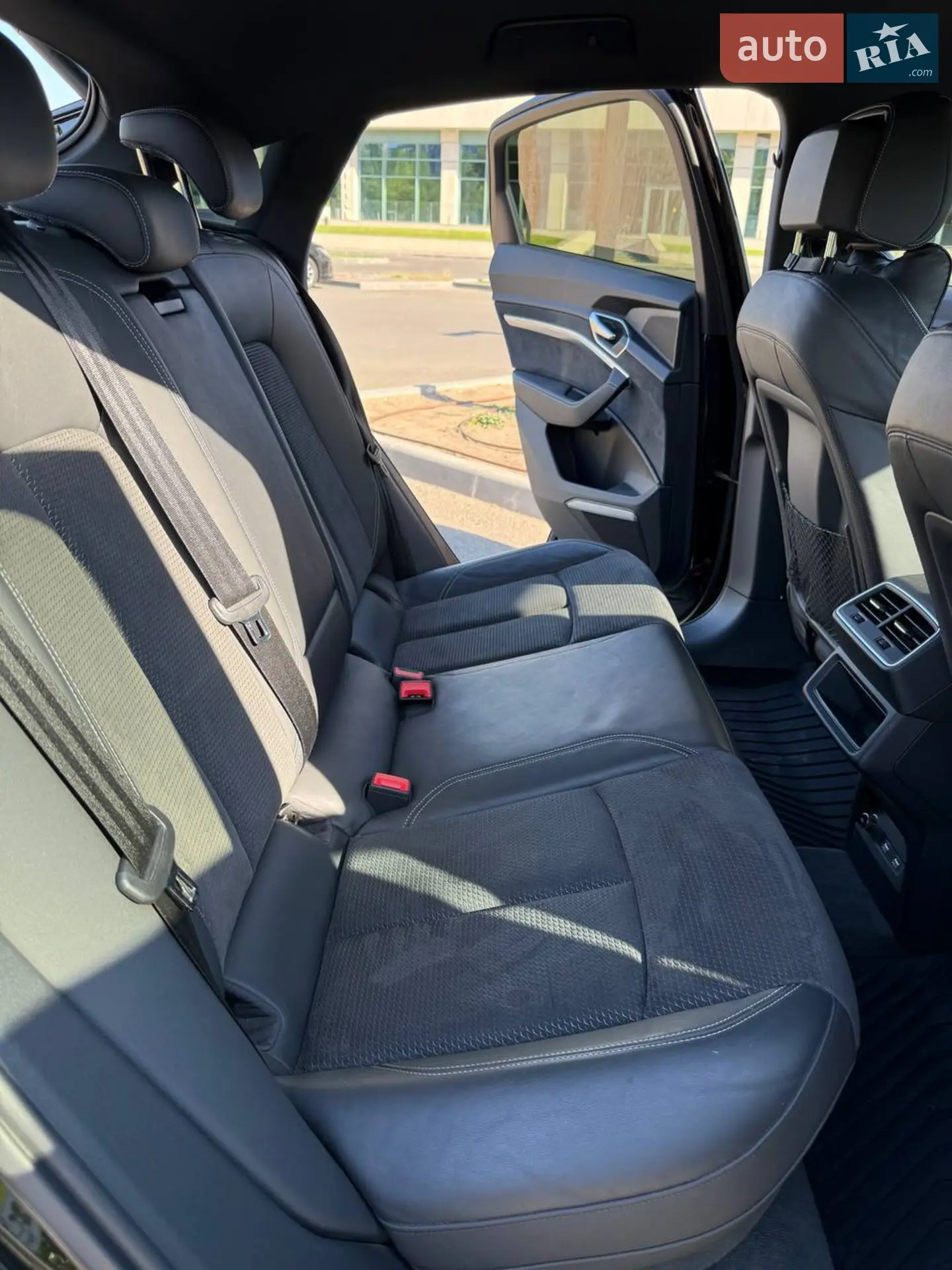 Audi e-tron 2020 VIN WAUZZZGE1LB033856 фото оголошення 6 з 21