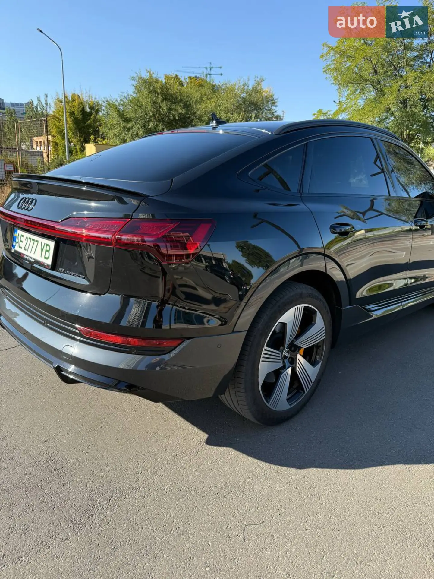 Audi e-tron 2020 VIN WAUZZZGE1LB033856 фото оголошення 7 з 21