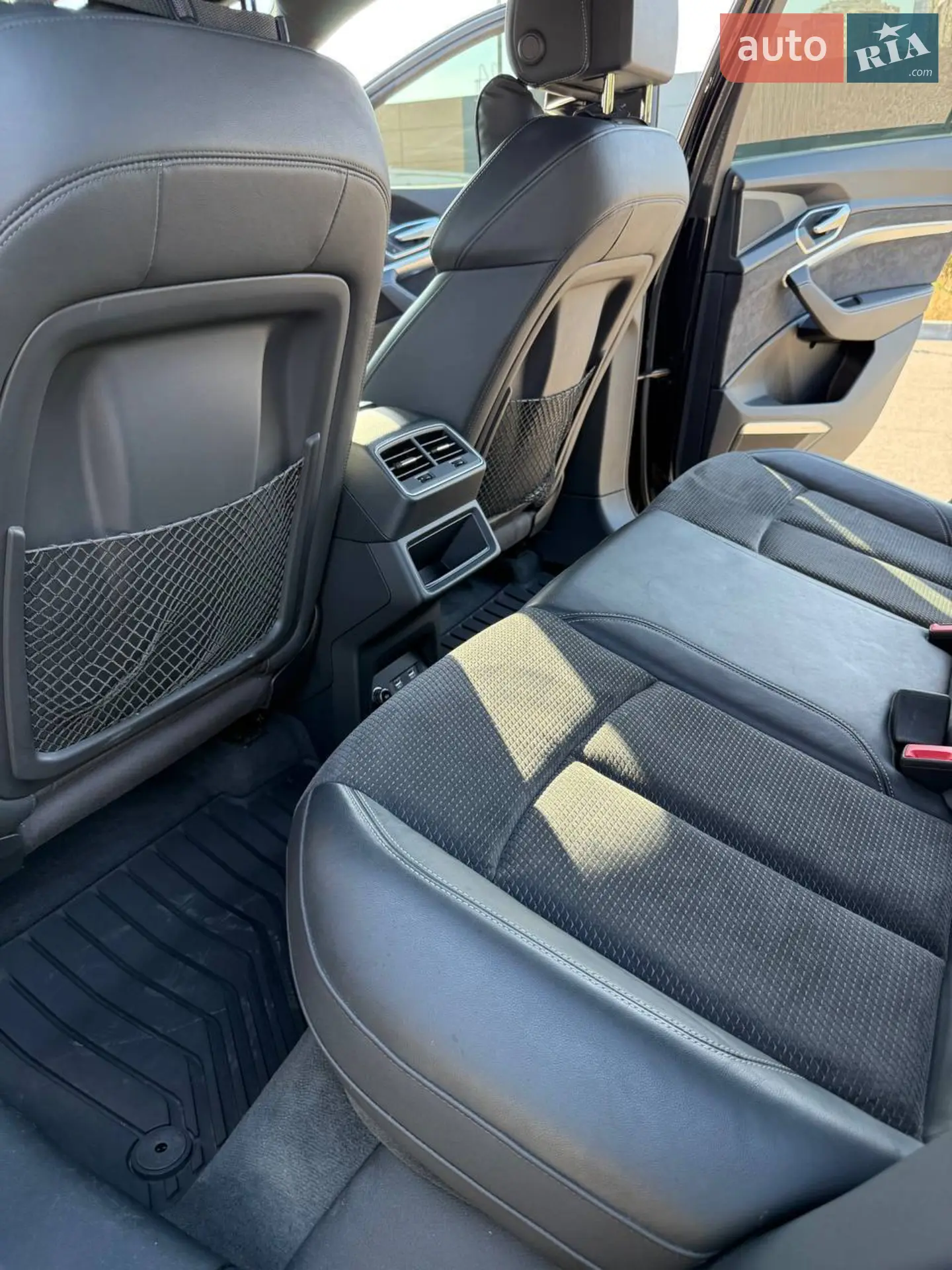 Audi e-tron 2020 VIN WAUZZZGE1LB033856 фото оголошення 8 з 21