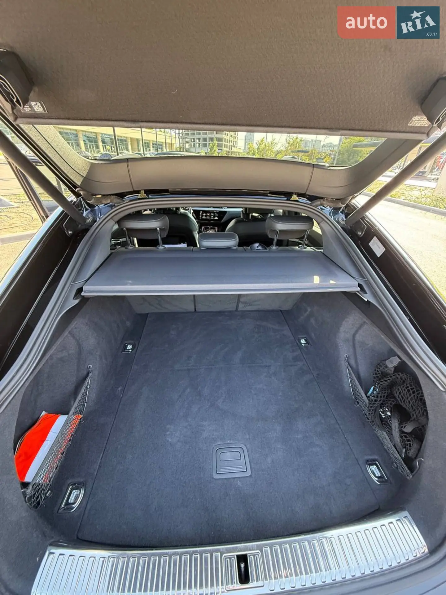 Audi e-tron 2020 VIN WAUZZZGE1LB033856 фото оголошення 10 з 21