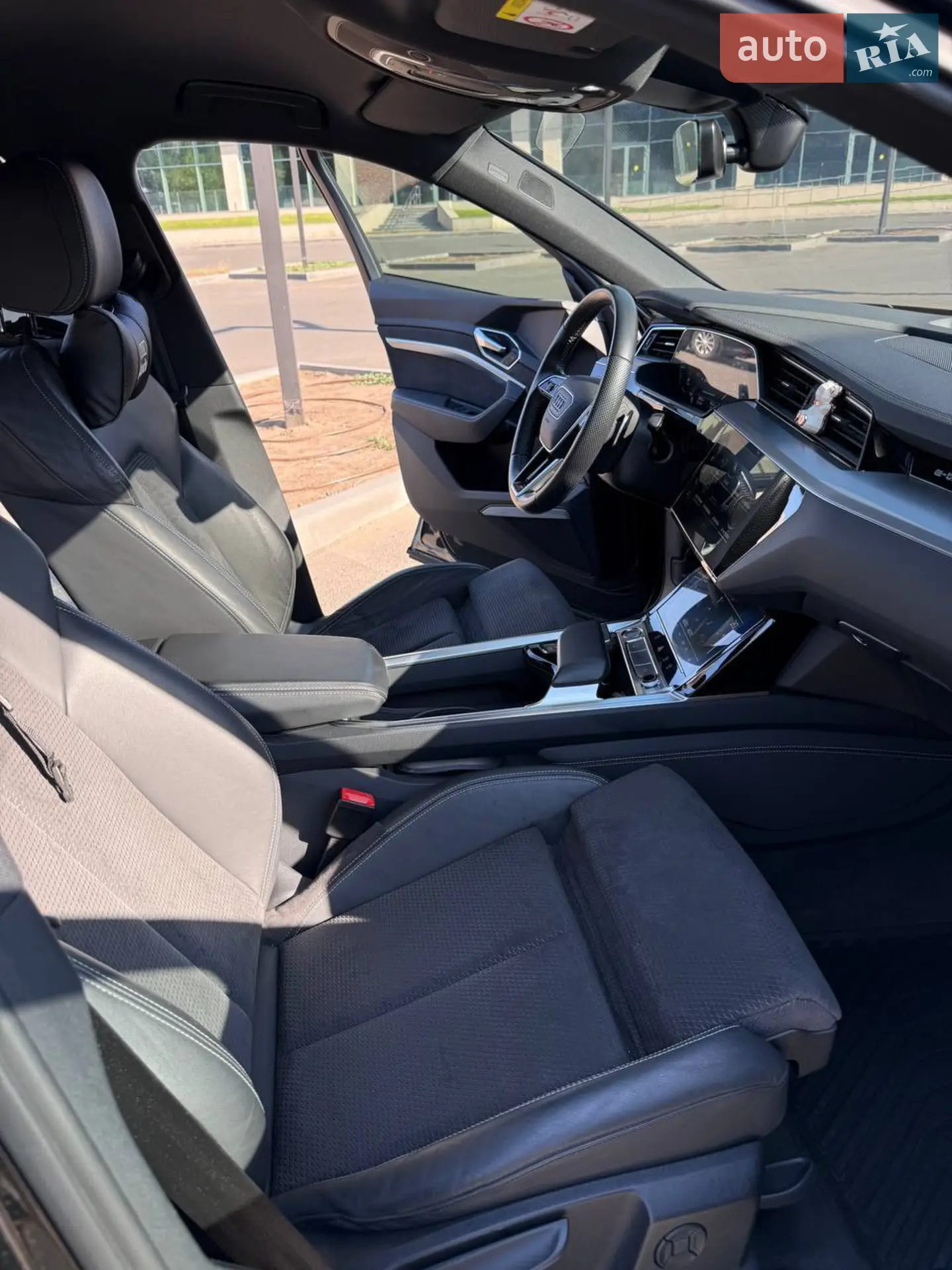 Audi e-tron 2020 VIN WAUZZZGE1LB033856 фото оголошення 11 з 21