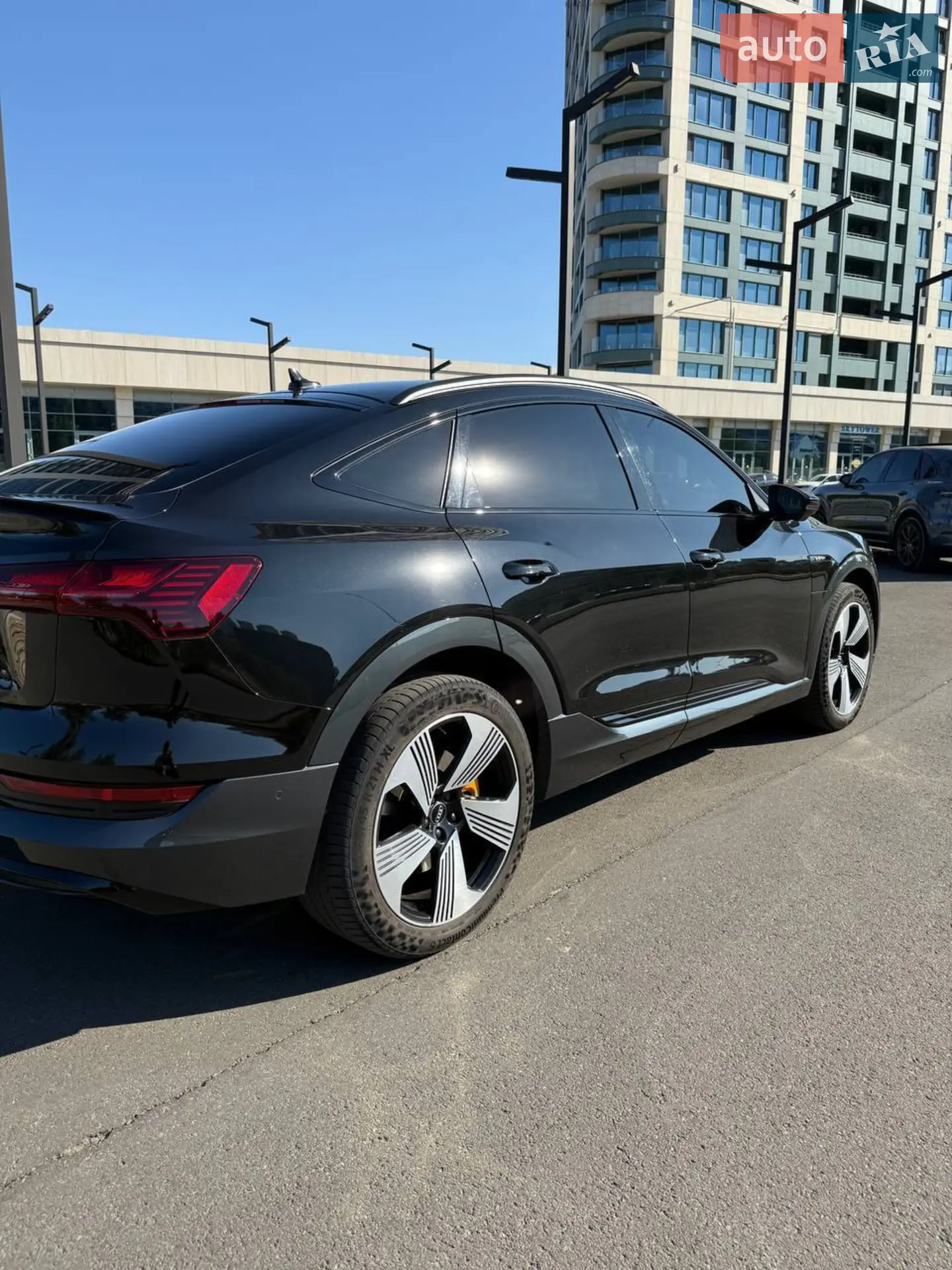 Audi e-tron 2020 VIN WAUZZZGE1LB033856 фото оголошення 18 з 21