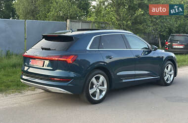 Позашляховик / Кросовер Audi e-tron 2019 в 