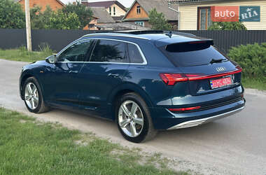 Позашляховик / Кросовер Audi e-tron 2019 в 