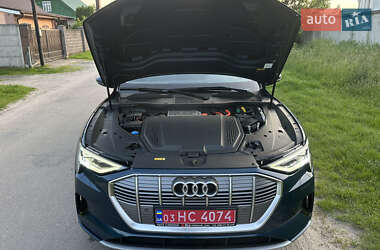 Позашляховик / Кросовер Audi e-tron 2019 в 