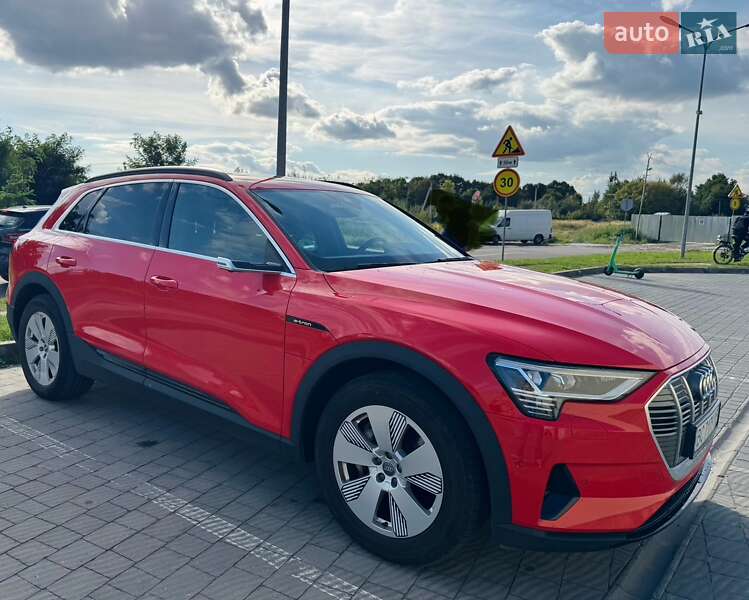 Внедорожник / Кроссовер Audi e-tron 2020 в 