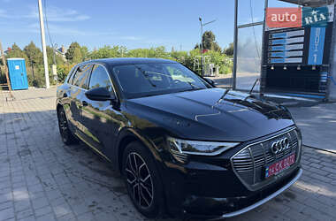 Позашляховик / Кросовер Audi e-tron 2021 в 