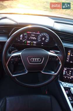 Внедорожник / Кроссовер Audi e-tron 2019 в 