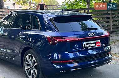 Позашляховик / Кросовер Audi e-tron 2021 в 