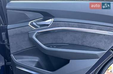 Позашляховик / Кросовер Audi e-tron 2021 в 