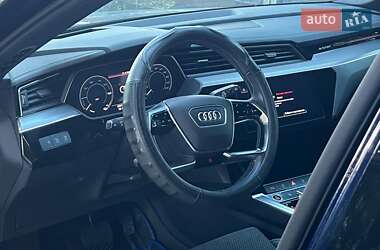 Позашляховик / Кросовер Audi e-tron 2021 в 
