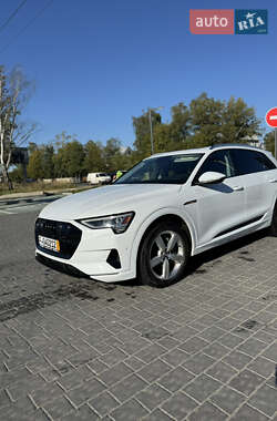 Внедорожник / Кроссовер Audi e-tron 2019 в 
