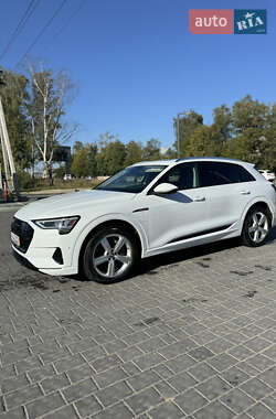 Внедорожник / Кроссовер Audi e-tron 2019 в 
