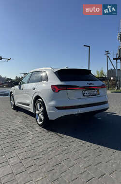 Внедорожник / Кроссовер Audi e-tron 2019 в 