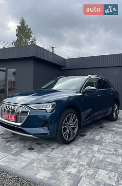 Внедорожник / Кроссовер Audi e-tron 2020 в 