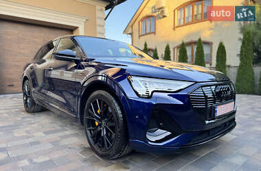 Внедорожник / Кроссовер Audi e-tron 2022 в 