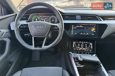 Внедорожник / Кроссовер Audi e-tron 2022 в 
