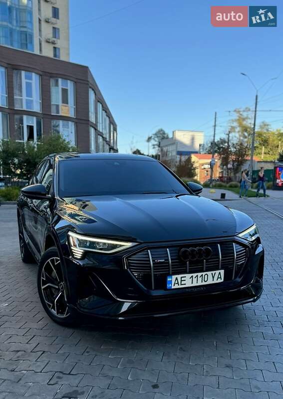 Внедорожник / Кроссовер Audi e-tron 2020 в 